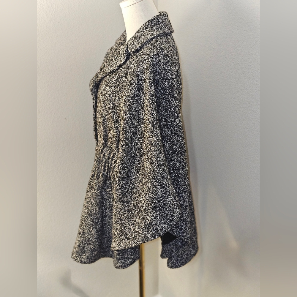 Steve Madden gray tweed adjustable cape, Size xl, brushed nickle hardware - Picture 3 of 9